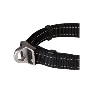 Rogz Utility Large 20mm Fanbelt Safety Collar, Black Reflective buckle detail Close view of the Black Rogz Utility Safety Collar hardware and webbing